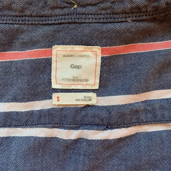 Gap Fitted Boyfriend Button Down Shirt - Picture 3 of 5